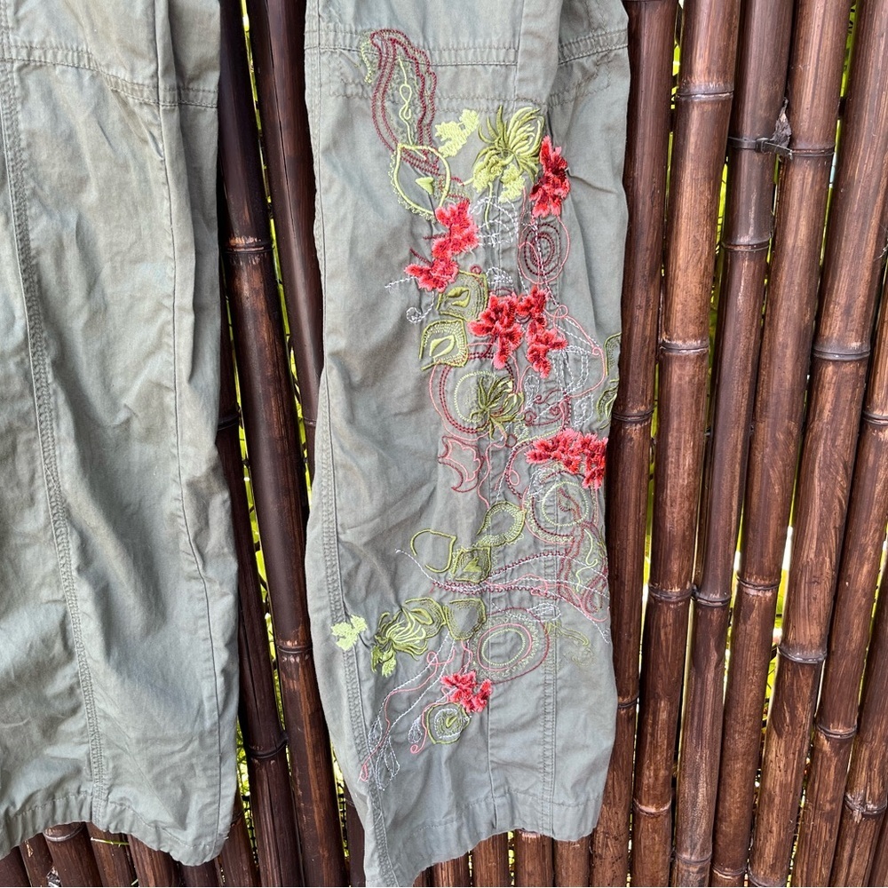 Rave R4R Floral Pants • Embroidered • Green Khaki Cargo • Size 5